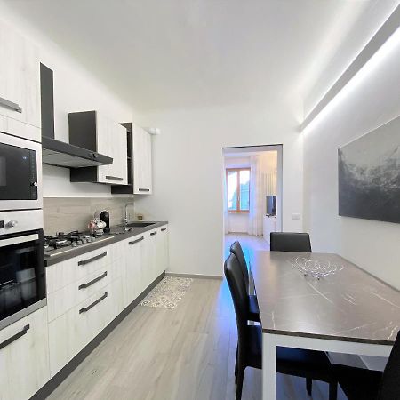 Casa Stella- A Due Passi Dal Corso Di Siena Apartment Екстериор снимка