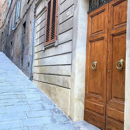 Casa Stella- A Due Passi Dal Corso Di Siena Apartment Екстериор снимка