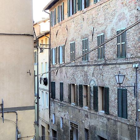 Casa Stella- A Due Passi Dal Corso Di Siena Apartment Екстериор снимка
