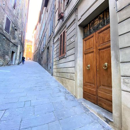 Casa Stella- A Due Passi Dal Corso Di Siena Apartment Екстериор снимка