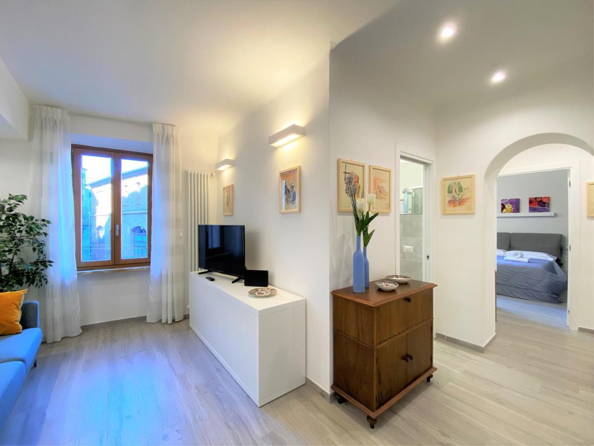 Casa Stella- A Due Passi Dal Corso Di Siena Apartment Екстериор снимка