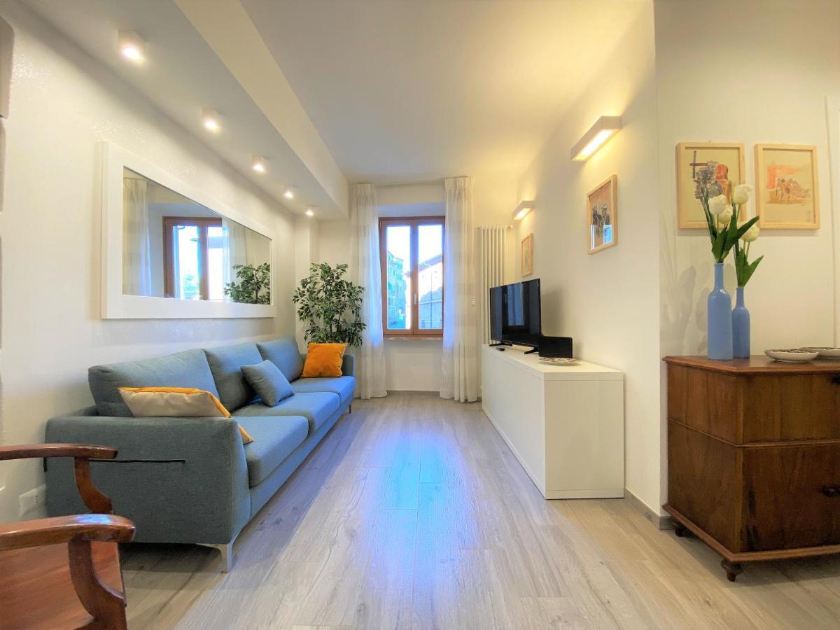 Casa Stella- A Due Passi Dal Corso Di Siena Apartment Екстериор снимка