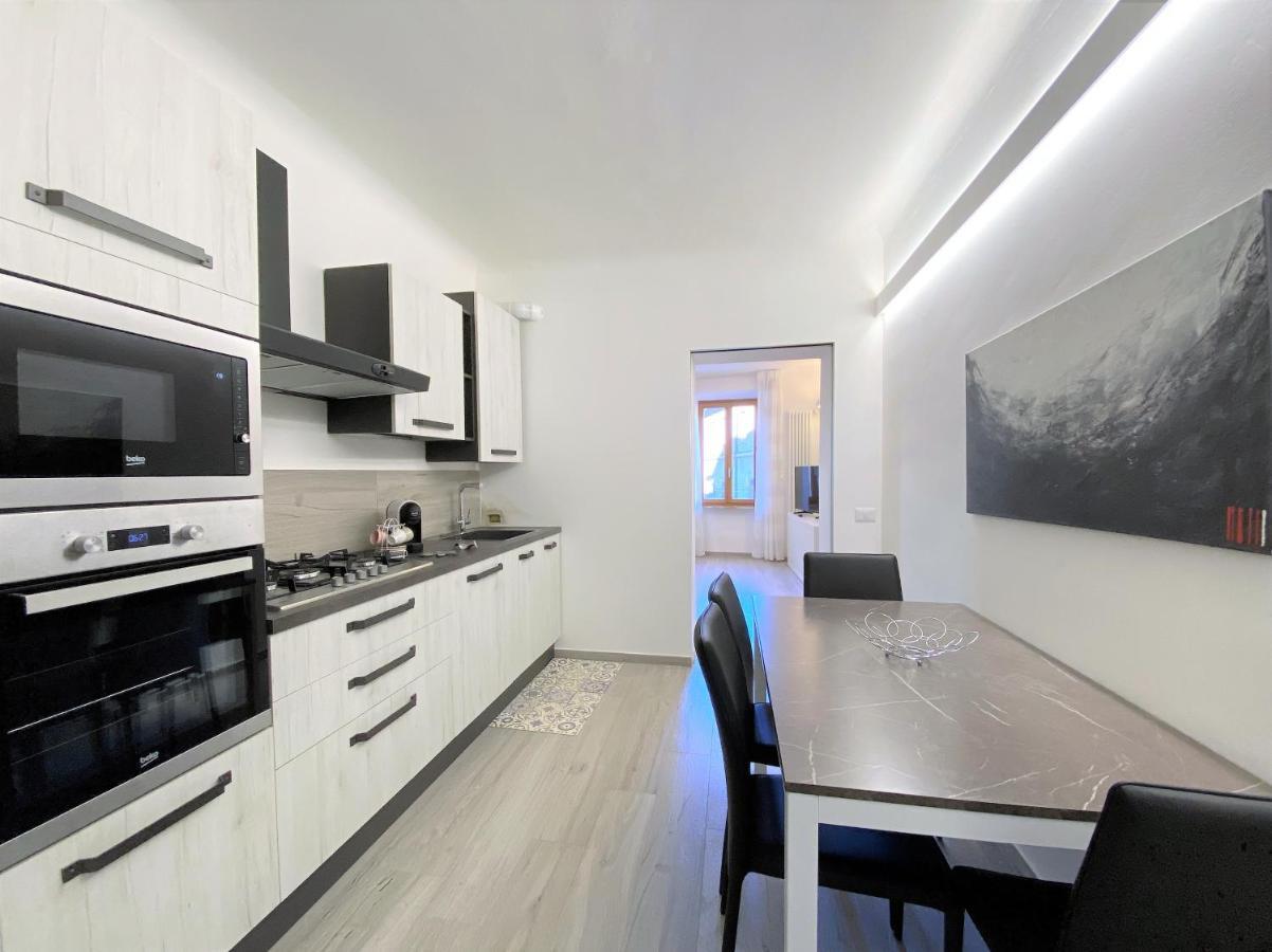 Casa Stella- A Due Passi Dal Corso Di Siena Apartment Екстериор снимка