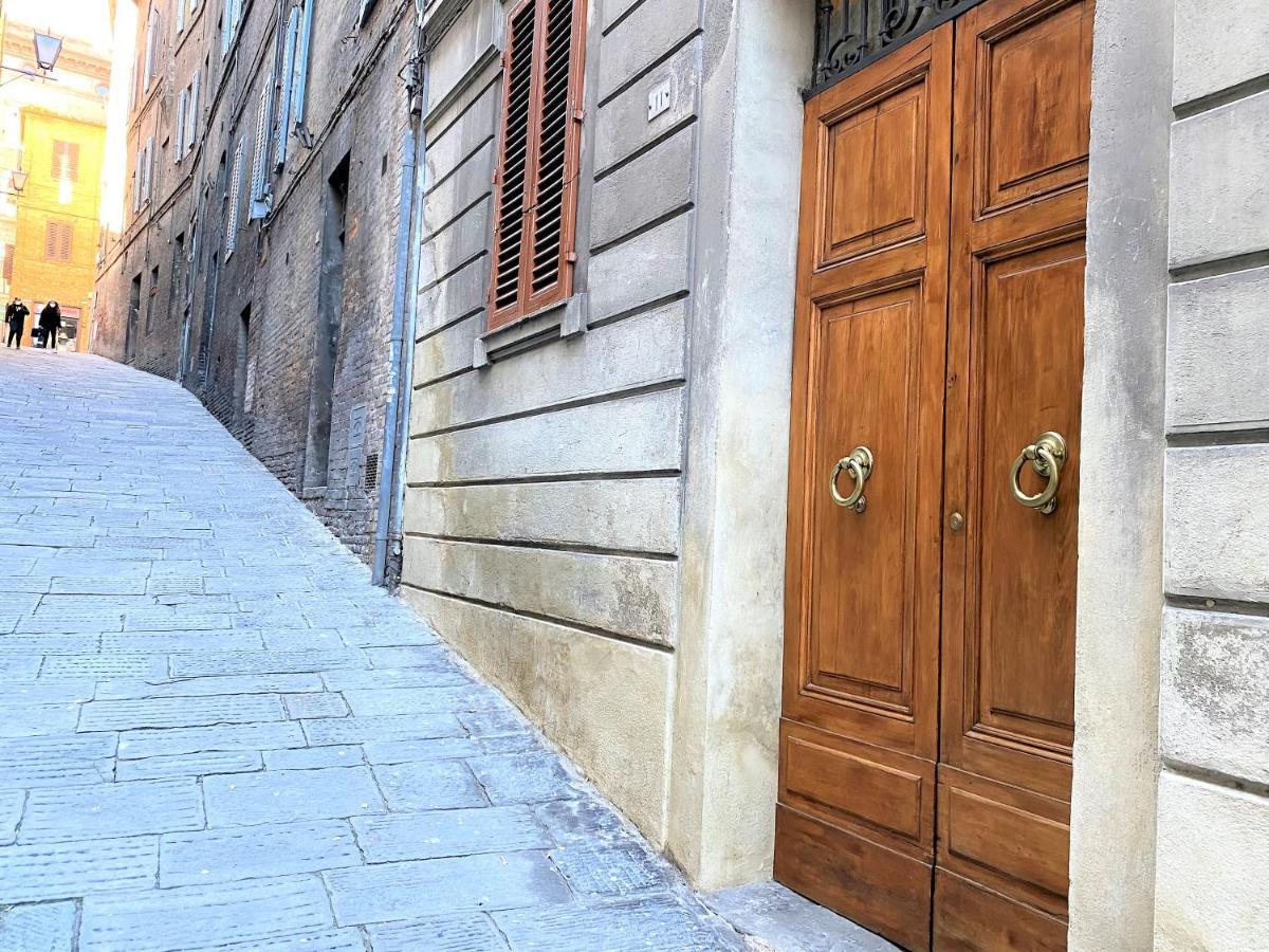 Casa Stella- A Due Passi Dal Corso Di Siena Apartment Екстериор снимка