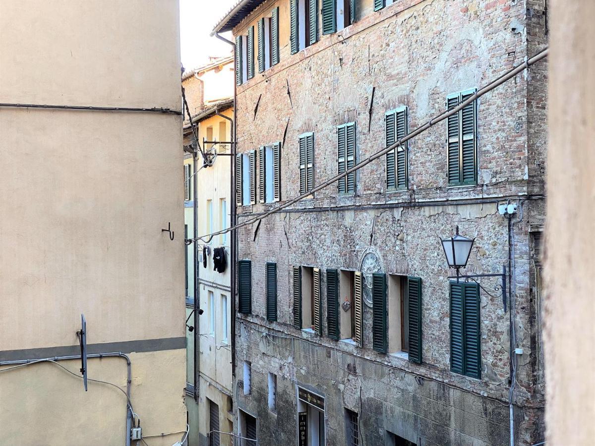 Casa Stella- A Due Passi Dal Corso Di Siena Apartment Екстериор снимка
