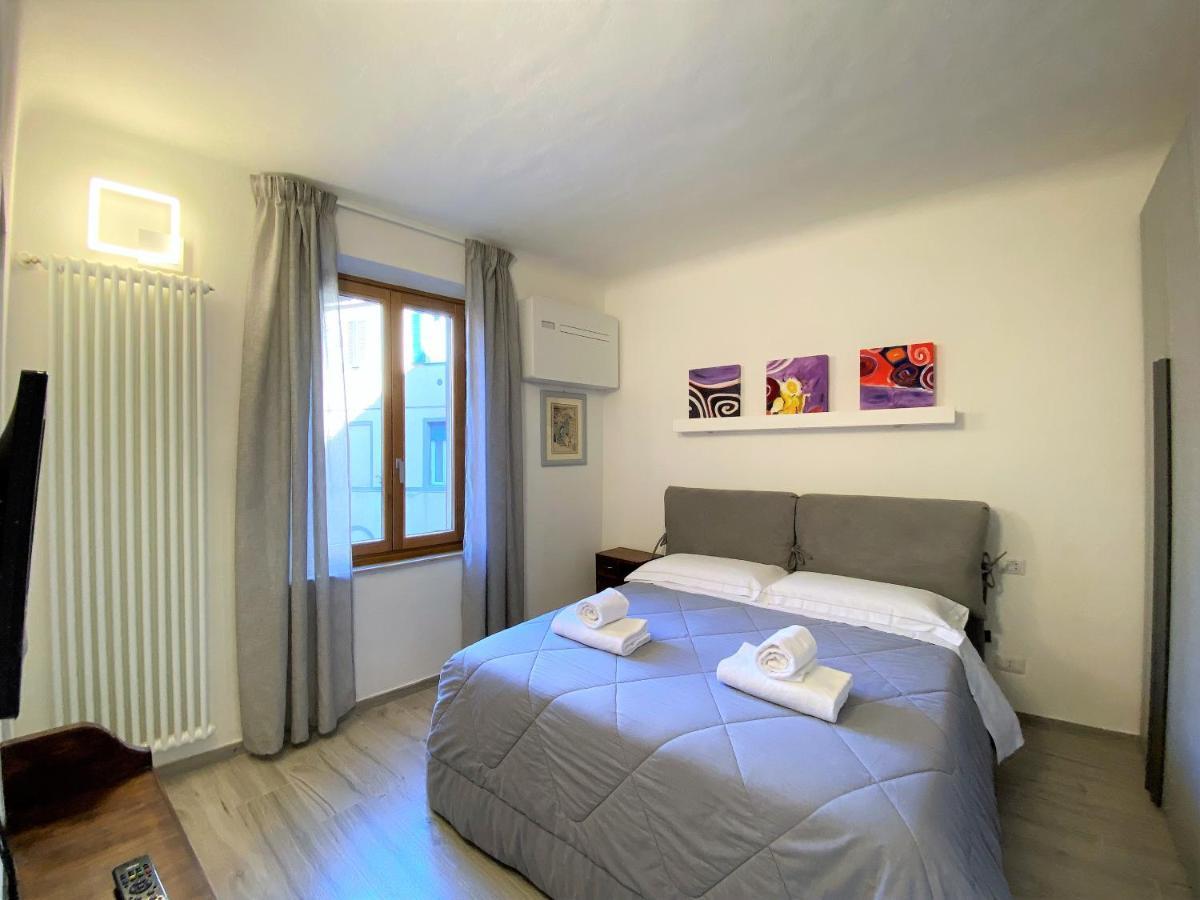 Casa Stella- A Due Passi Dal Corso Di Siena Apartment Екстериор снимка