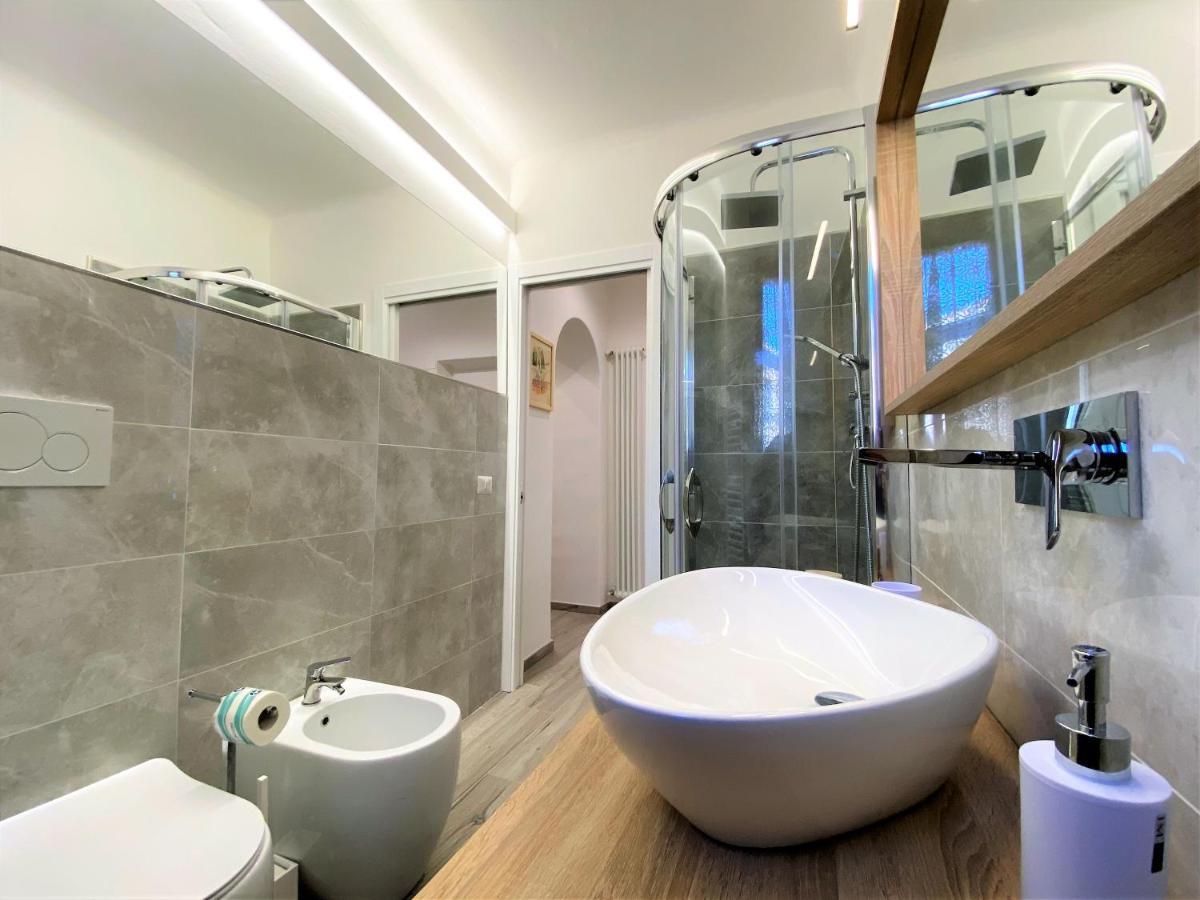 Casa Stella- A Due Passi Dal Corso Di Siena Apartment Екстериор снимка