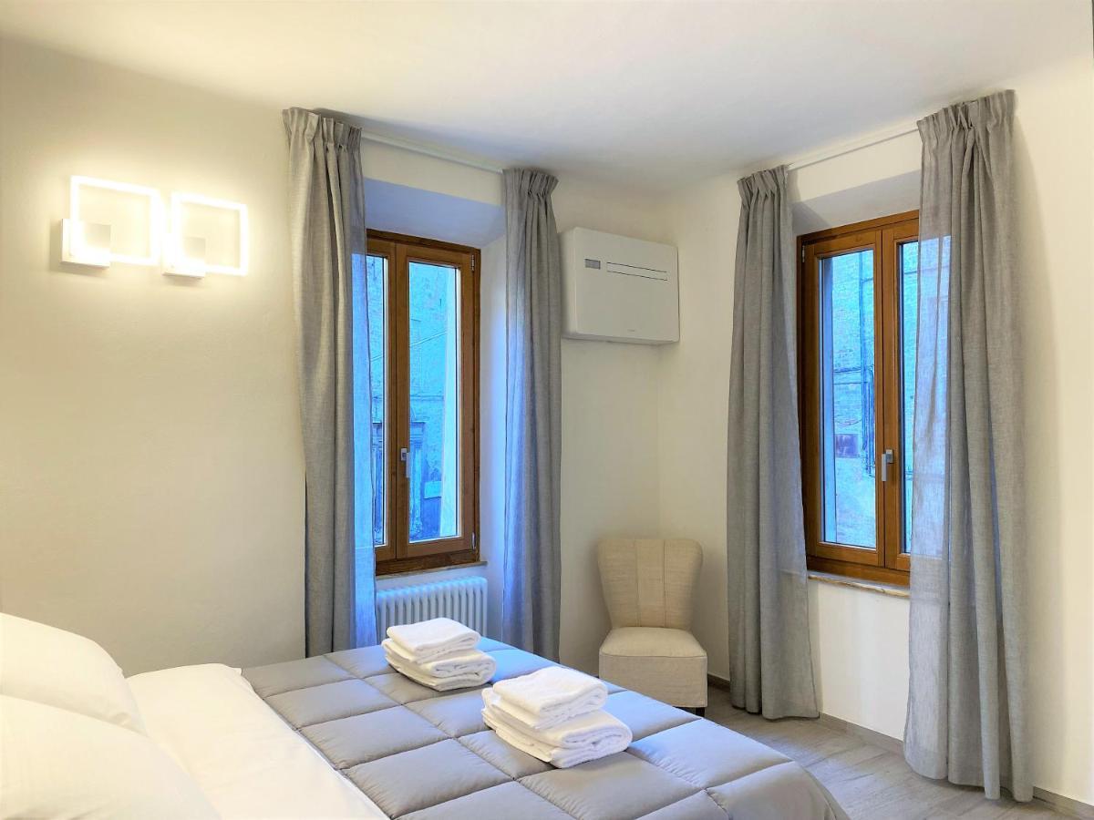 Casa Stella- A Due Passi Dal Corso Di Siena Apartment Екстериор снимка