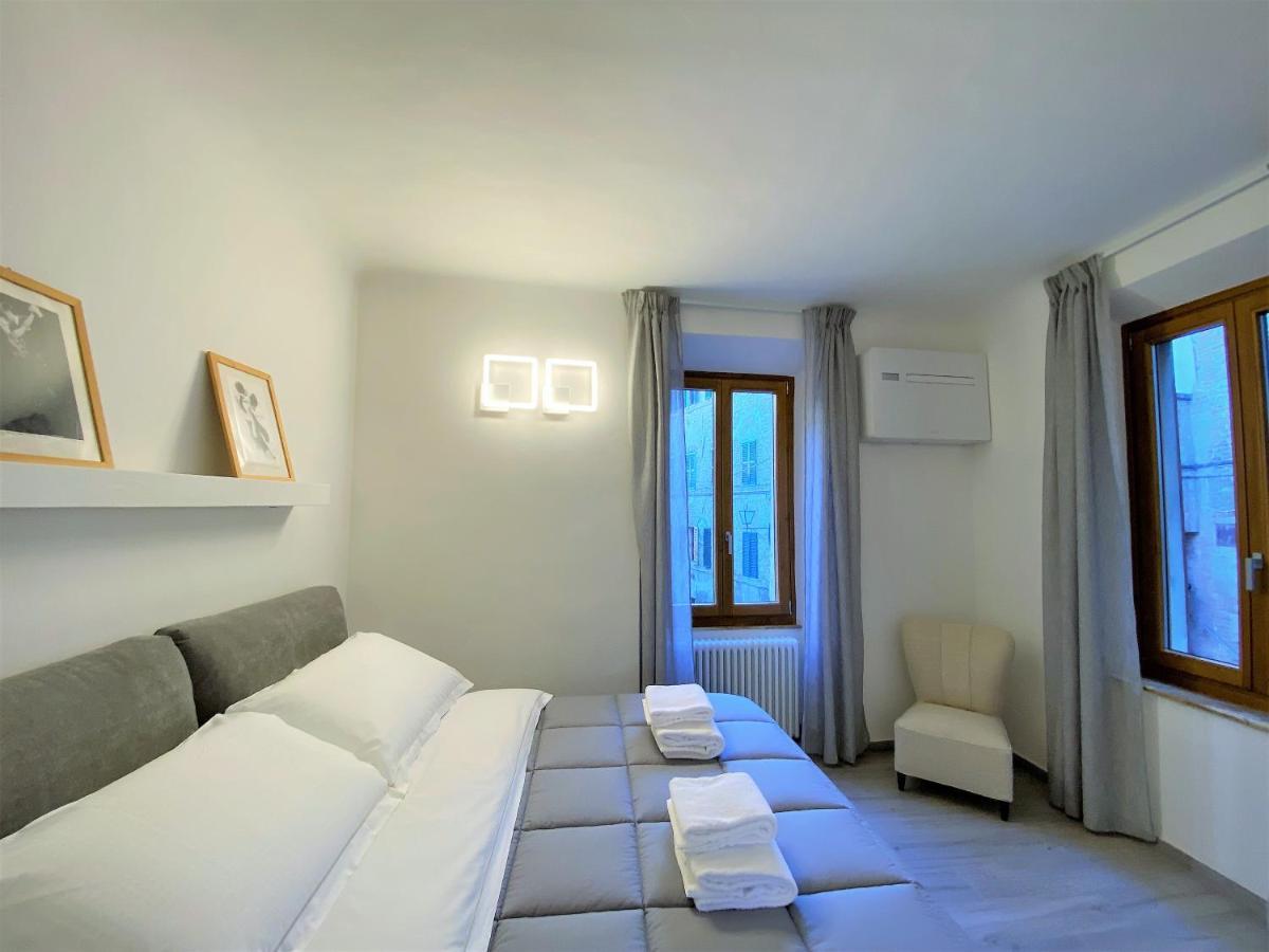 Casa Stella- A Due Passi Dal Corso Di Siena Apartment Екстериор снимка